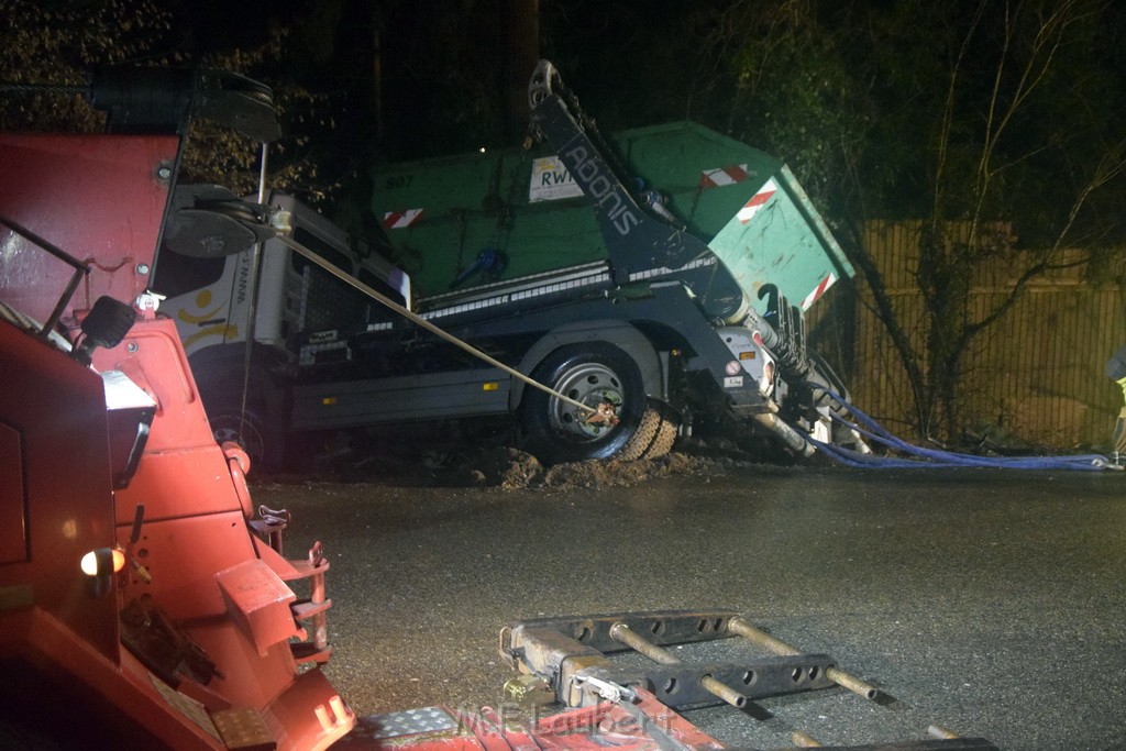 Container LKW umgestuerzt Koeln Brueck Bruecker- Dellbruecker Mauspfad P291.JPG - Miklos Laubert